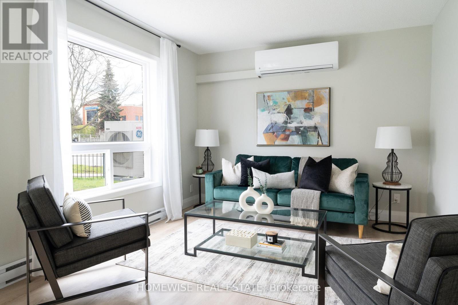 B16 - 240 ORMOND DRIVE, Oshawa (Samac), Ontario, L1G6T5 — Photo 2