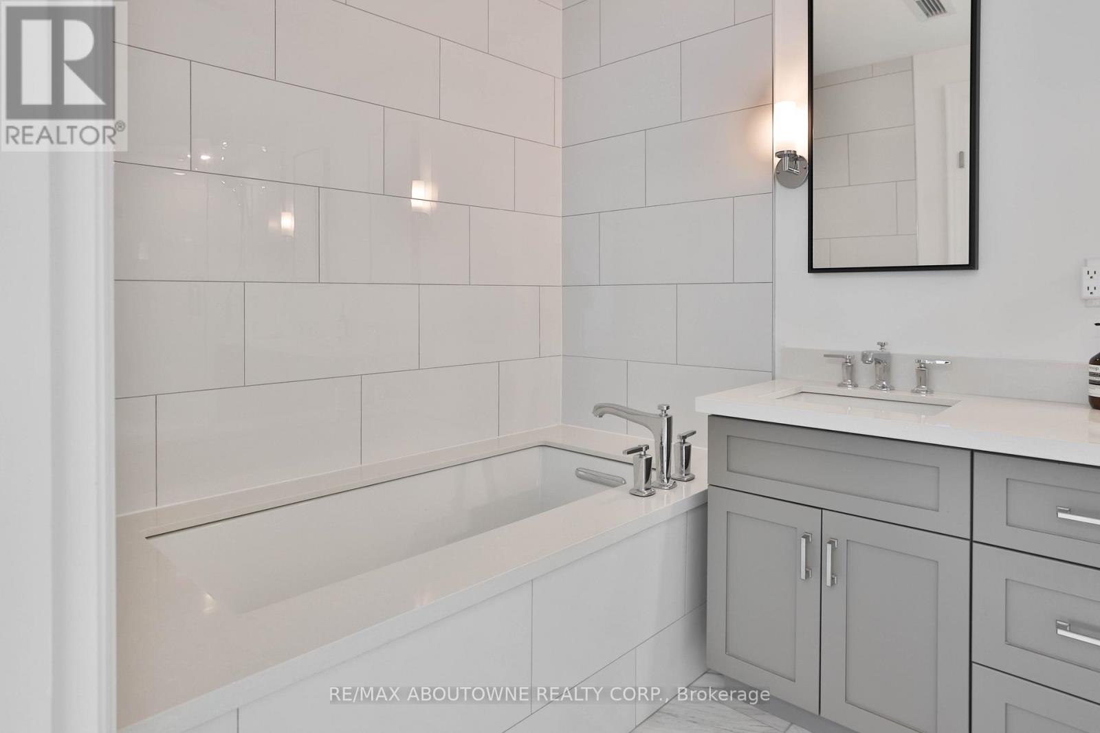 304 - 2060 LAKESHORE ROAD, Burlington (Brant), Ontario, L7R0G2 — Photo 20