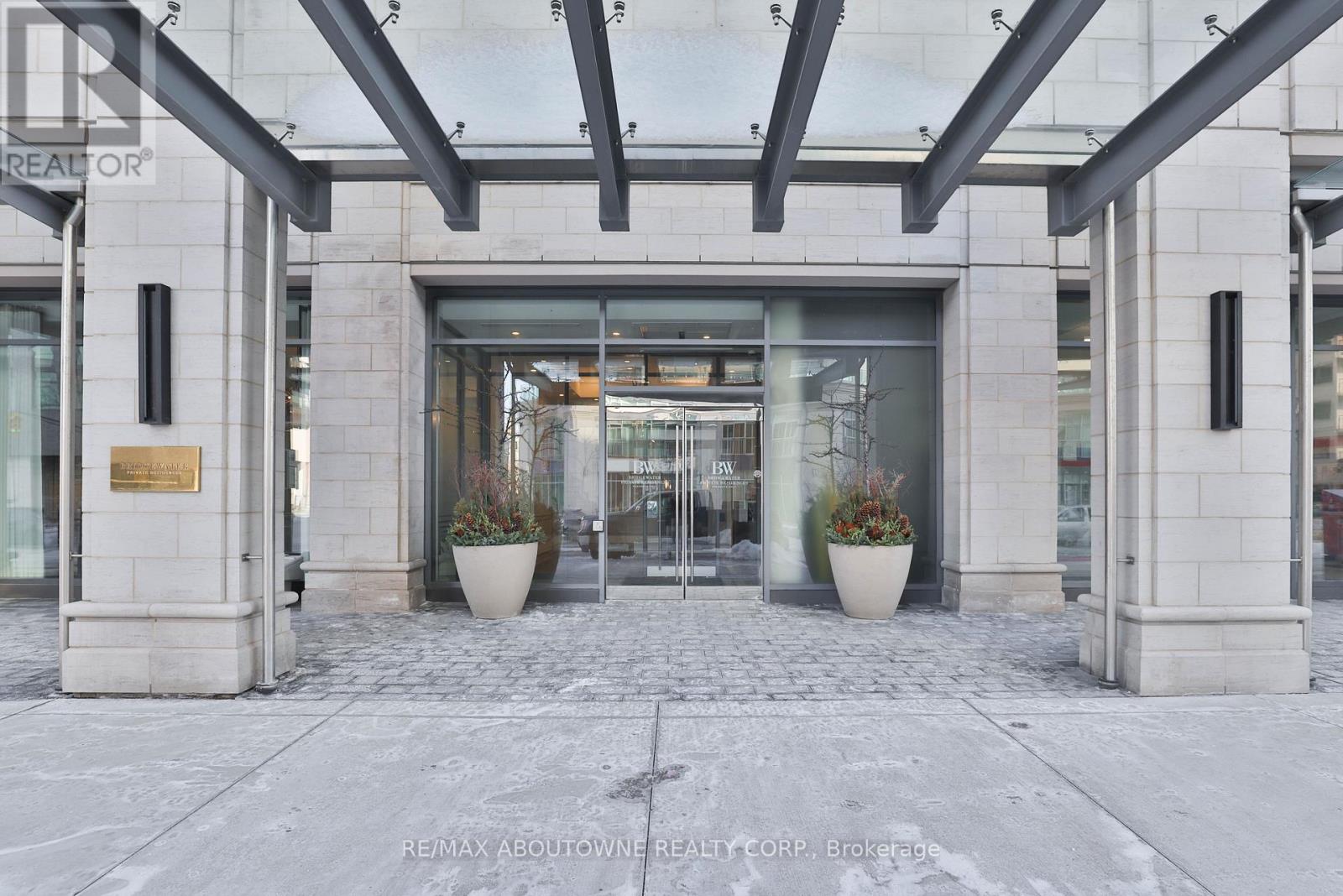 304 - 2060 LAKESHORE ROAD, Burlington (Brant), Ontario, L7R0G2 — Photo 4