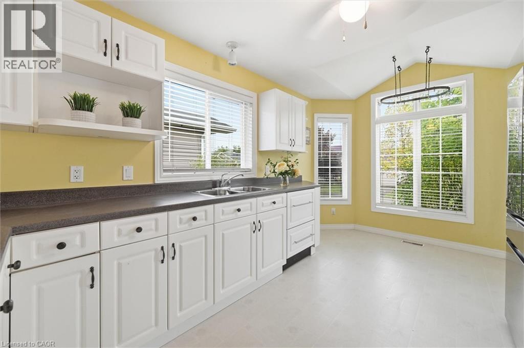 111 GRACEHILL Crescent, Freelton, Ontario, L8B1A5 — Photo 7