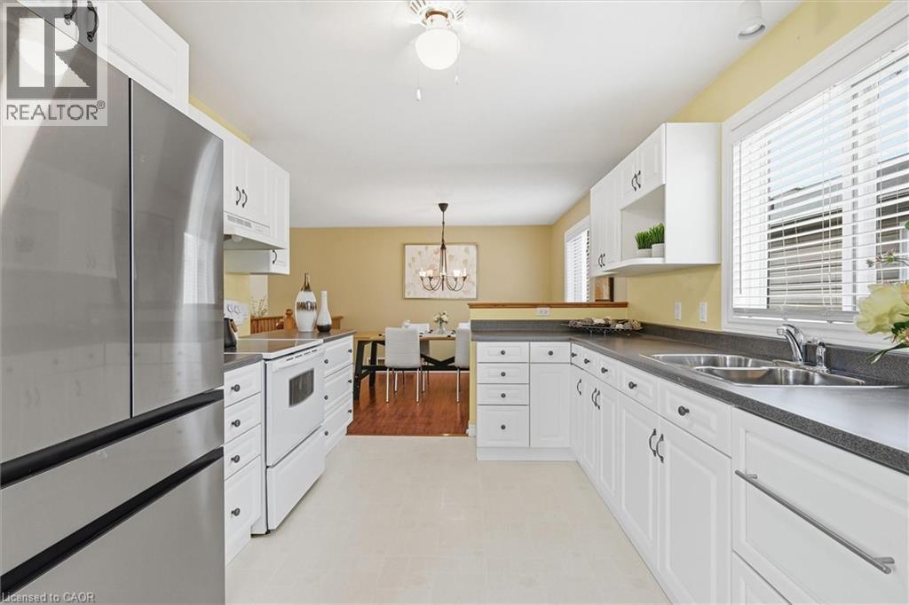 111 GRACEHILL Crescent, Freelton, Ontario, L8B1A5 — Photo 9