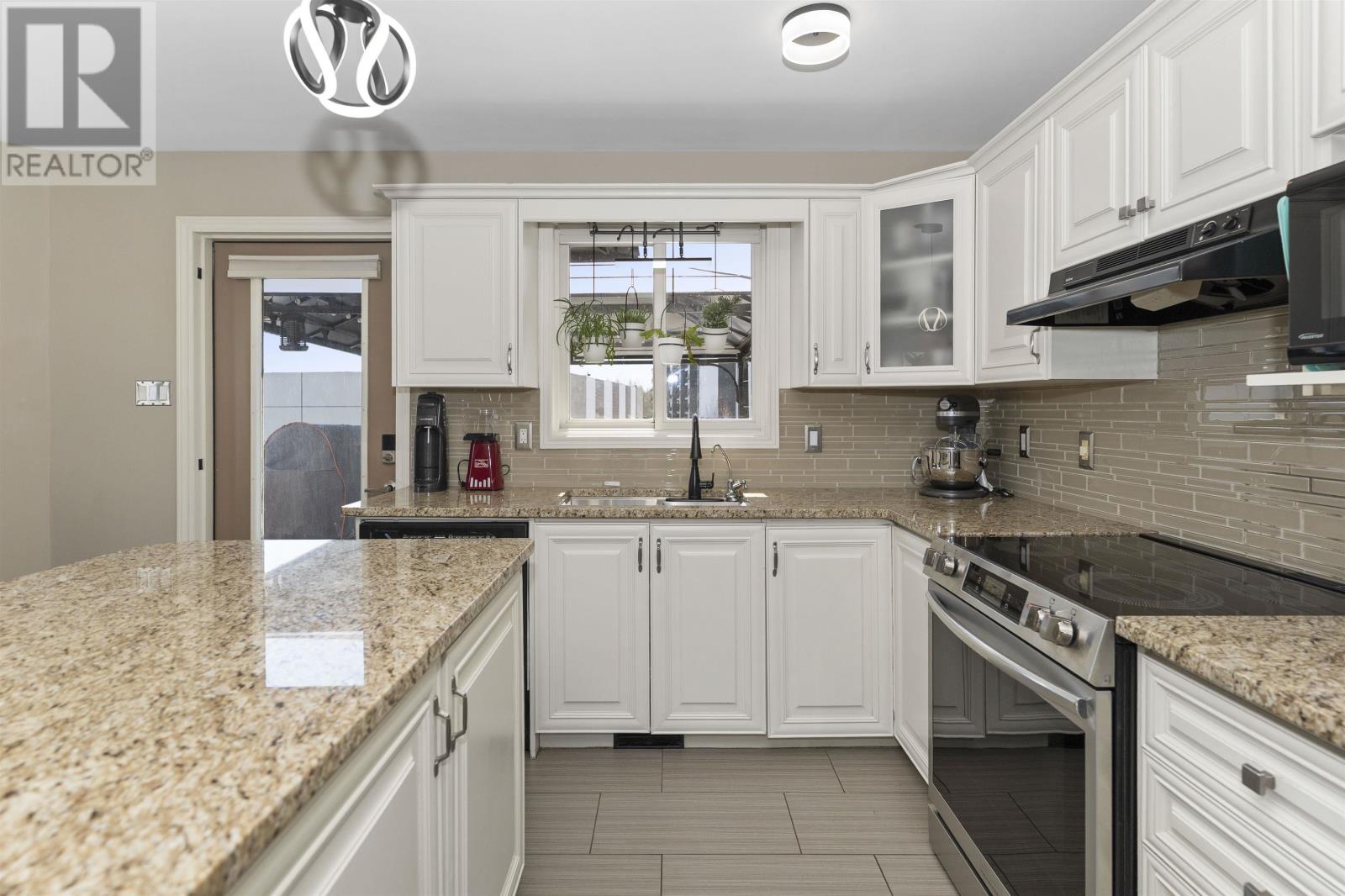 211 Linden CT, Thunder Bay, Ontario, P7B6R6 — Photo 13