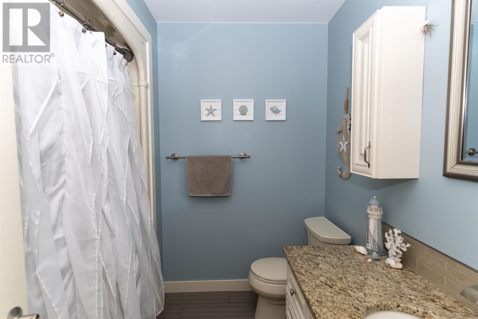 211 Linden CT, Thunder Bay, Ontario, P7B6R6 — Photo 2