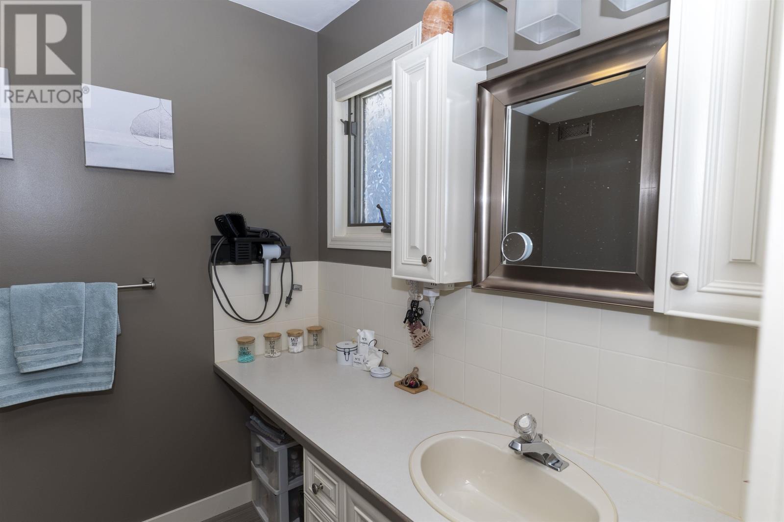 211 Linden CT, Thunder Bay, Ontario, P7B6R6 — Photo 9