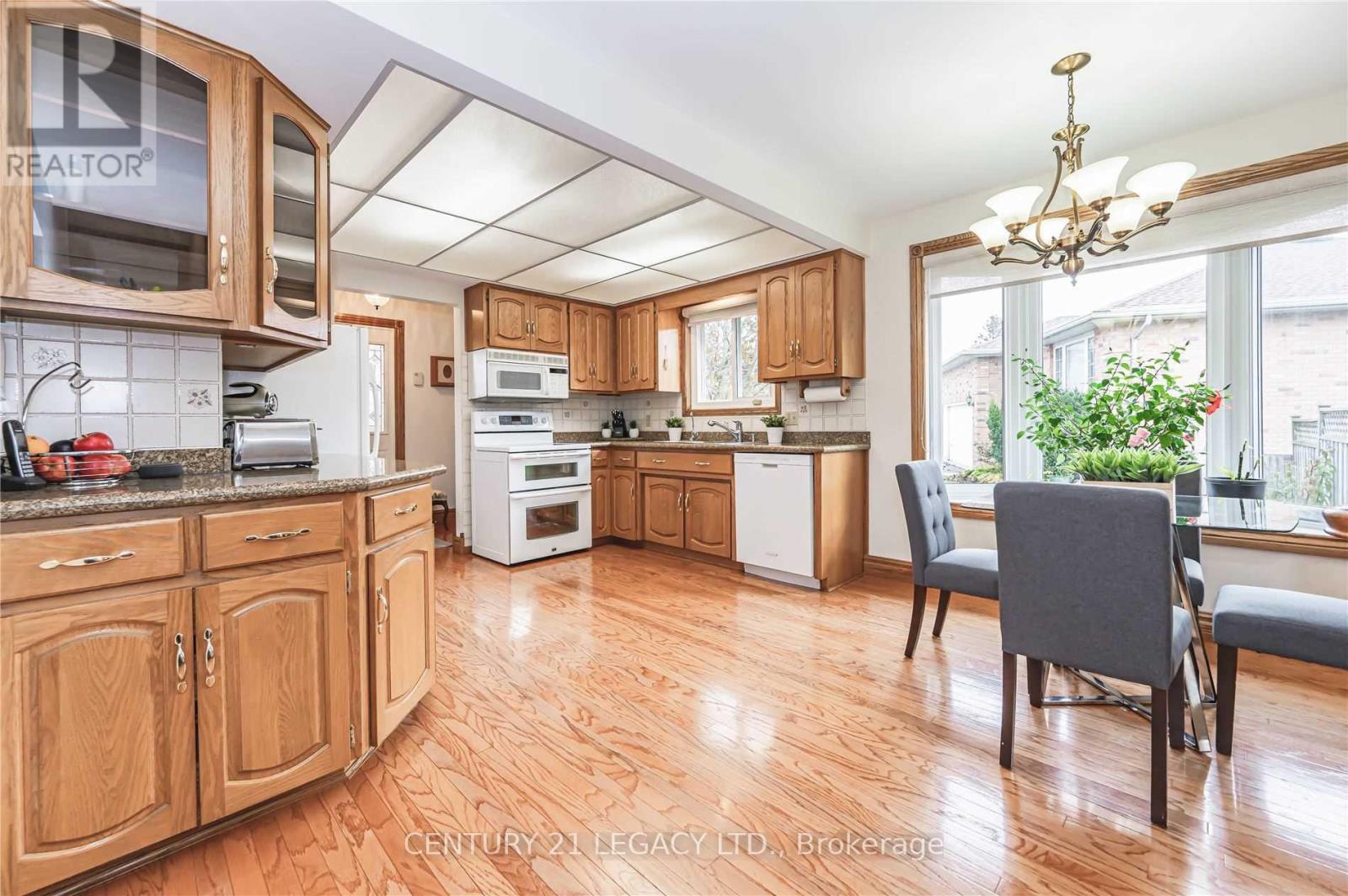 (UPPER) - 2067 OLD MILL ROAD, Kitchener, Ontario, N2P1E4 — Photo 2