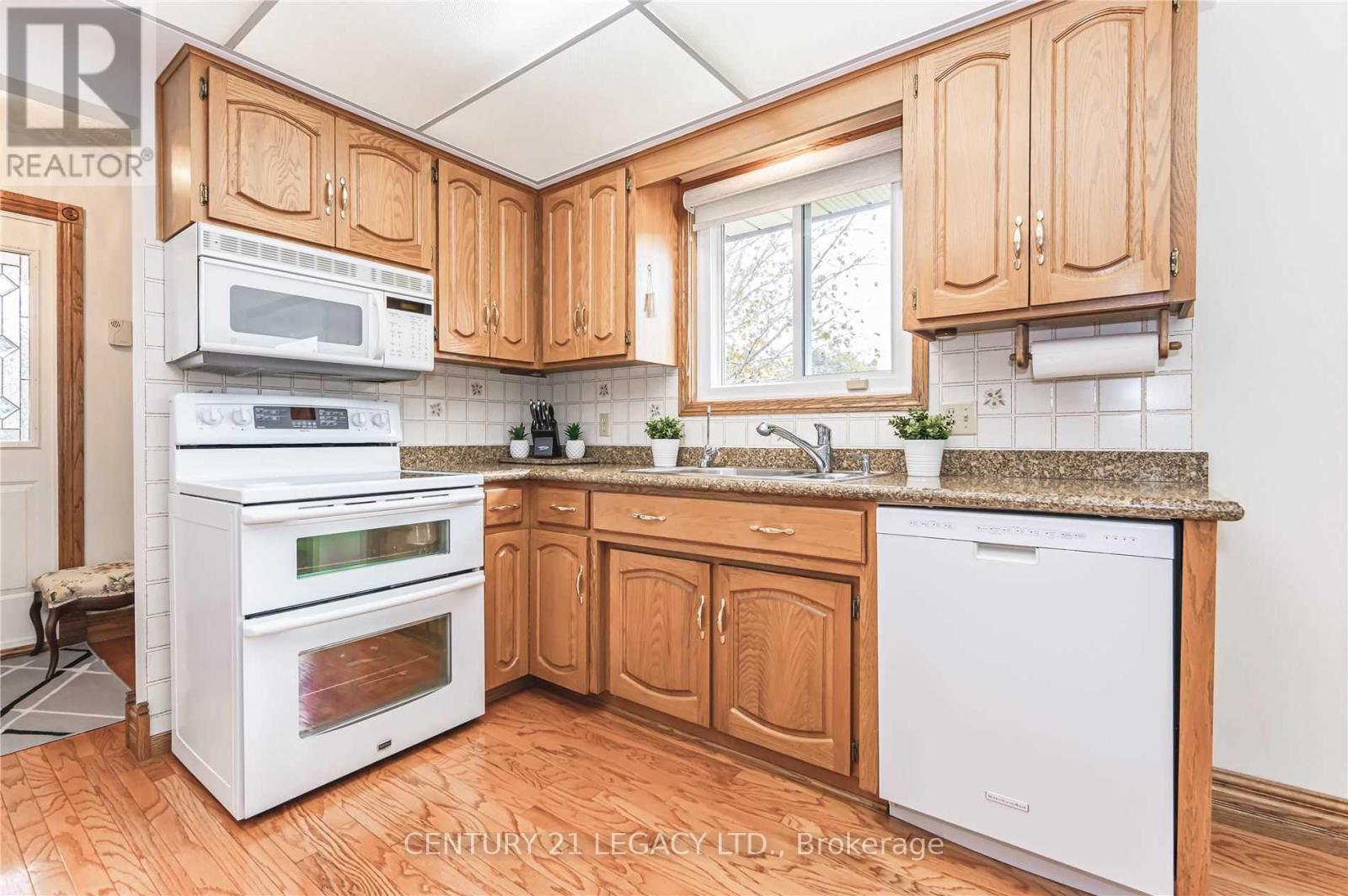 (UPPER) - 2067 OLD MILL ROAD, Kitchener, Ontario, N2P1E4 — Photo 3