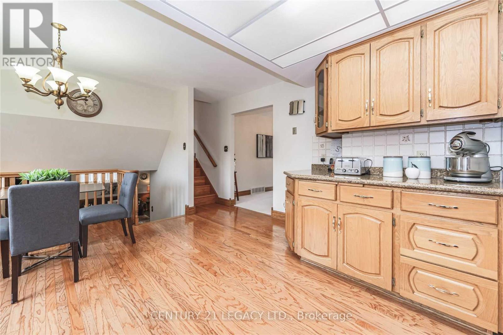 (UPPER) - 2067 OLD MILL ROAD, Kitchener, Ontario, N2P1E4 — Photo 5