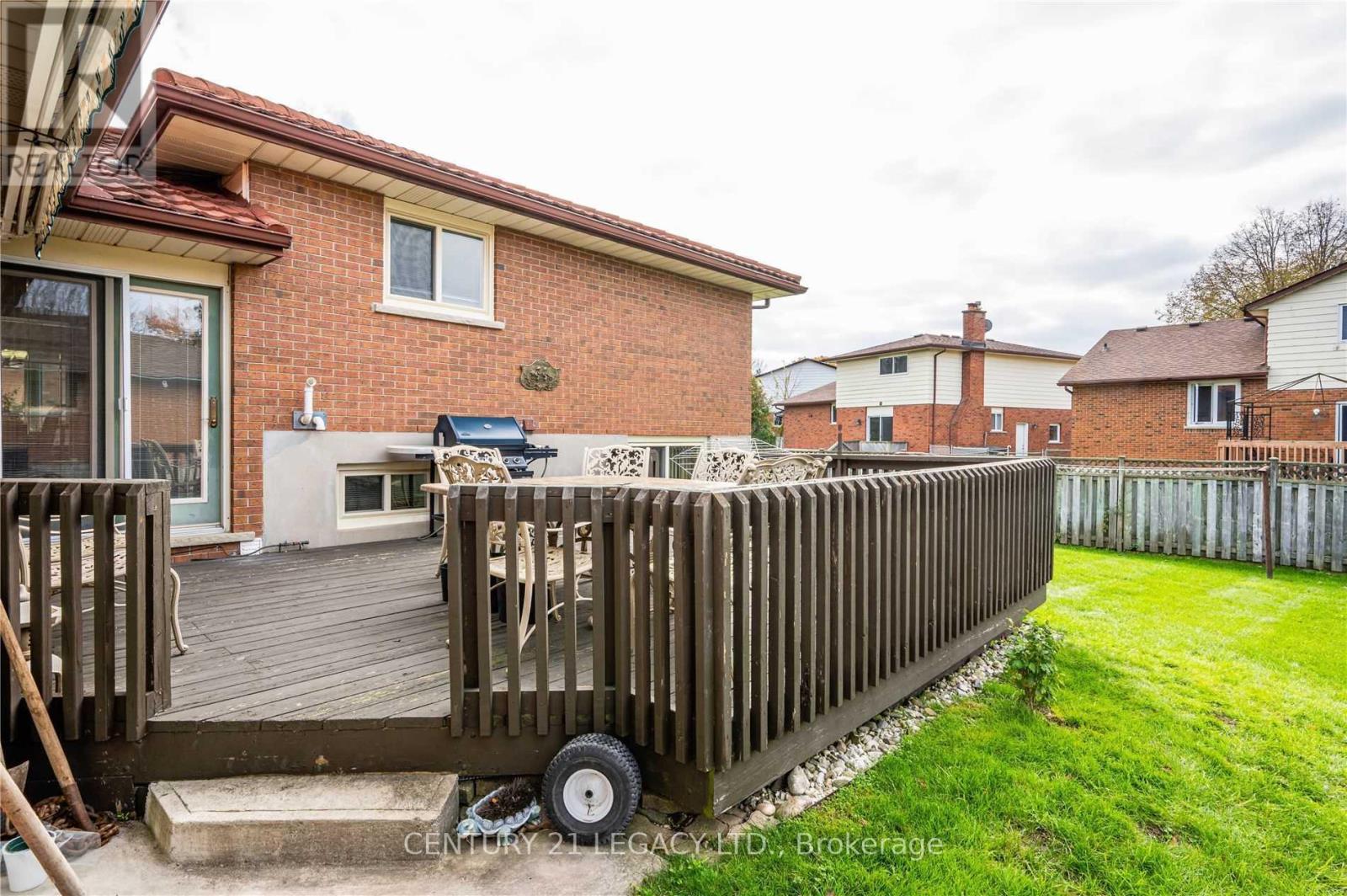 (UPPER) - 2067 OLD MILL ROAD, Kitchener, Ontario, N2P1E4 — Photo 8