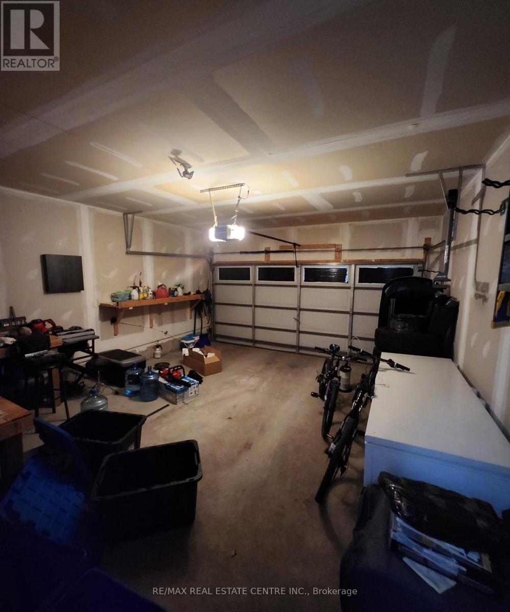 24 ARMES STREET, Hamilton (Binbrook), Ontario, L0R1C0 — Photo 17