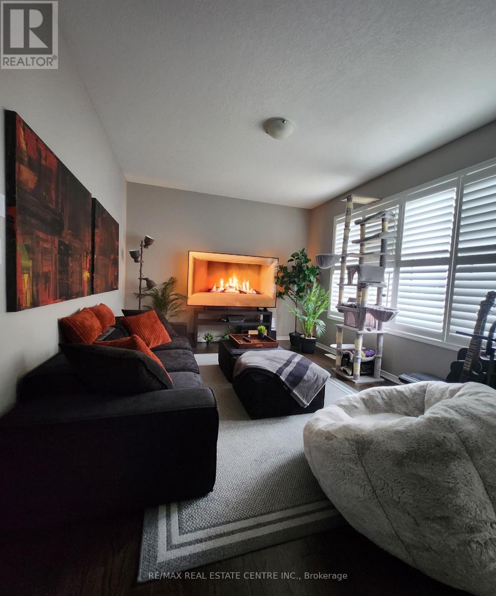 24 ARMES STREET, Hamilton (Binbrook), Ontario, L0R1C0 — Photo 7