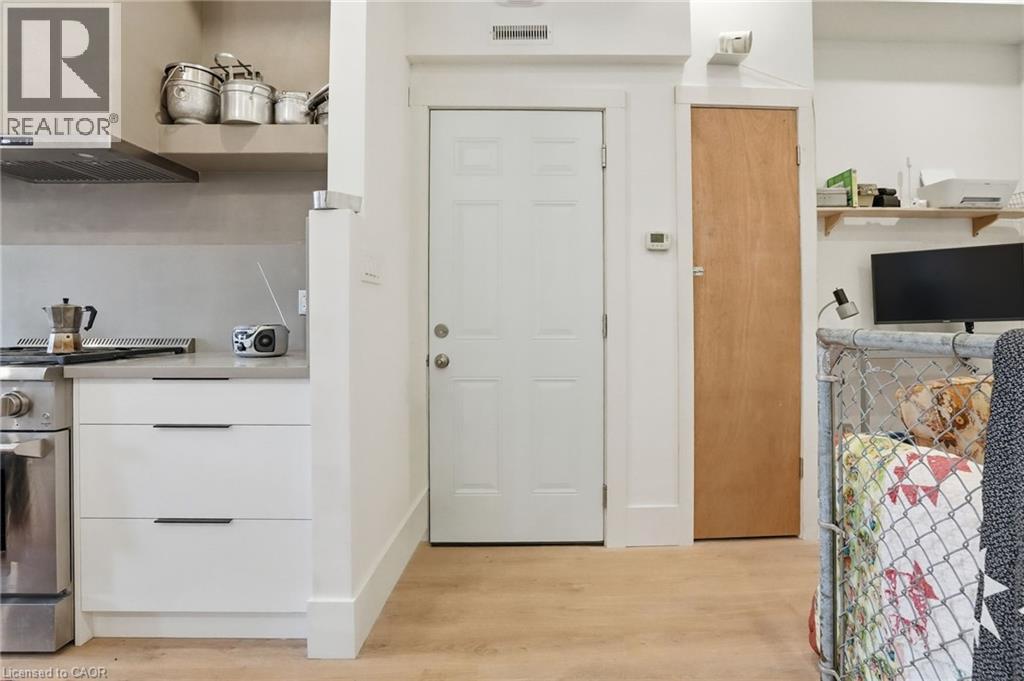 472 BARTON Street E Unit# Upper, Hamilton, Ontario, L8L2Y8 — Photo 2