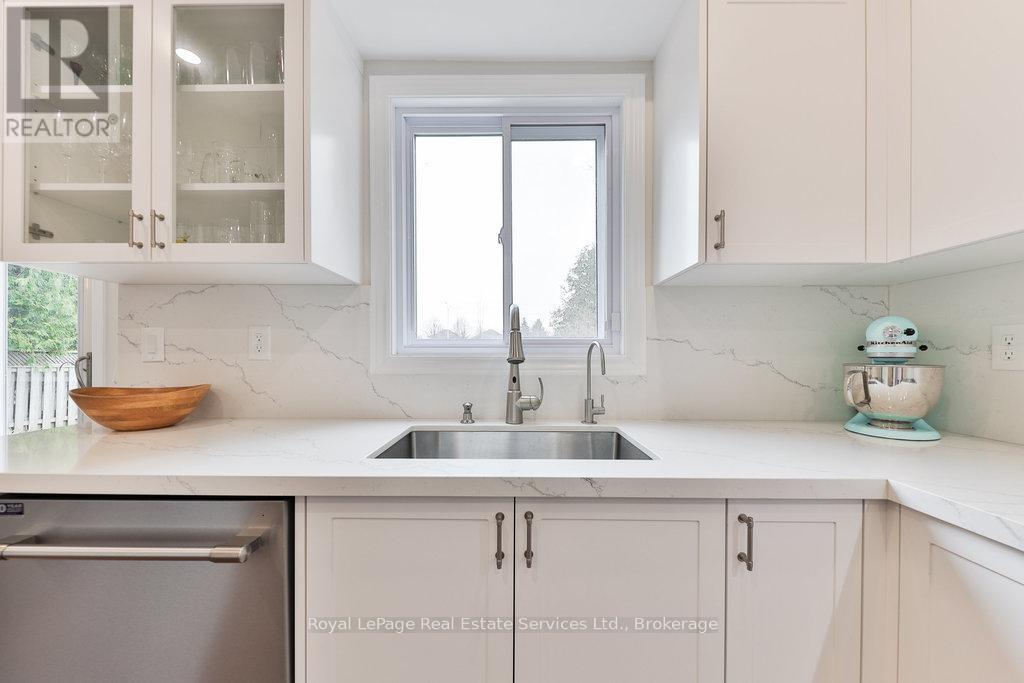 1531 STONEYBROOK TRAIL, Oakville (GA Glen Abbey), Ontario, L6M2R4 — Photo 10