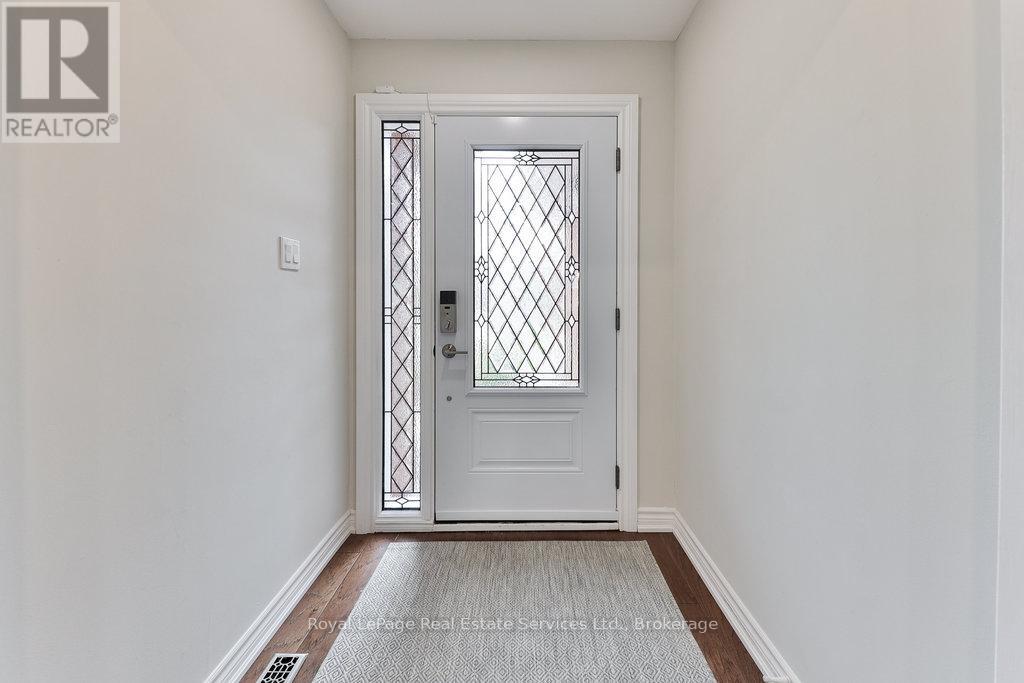 1531 STONEYBROOK TRAIL, Oakville (GA Glen Abbey), Ontario, L6M2R4 — Photo 3