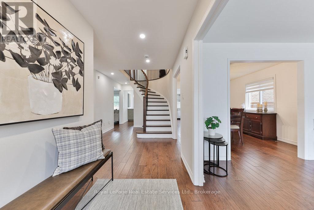 1531 STONEYBROOK TRAIL, Oakville (GA Glen Abbey), Ontario, L6M2R4 — Photo 4