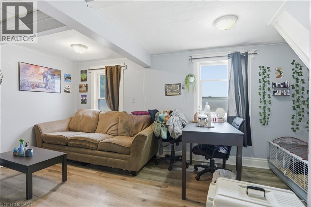 239 YORK Street, St. Catharines, Ontario, L2R6G5 — Photo 6