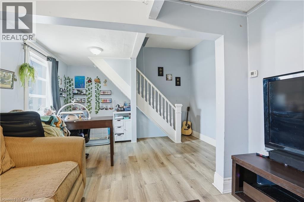 239 YORK Street, St. Catharines, Ontario, L2R6G5 — Photo 8