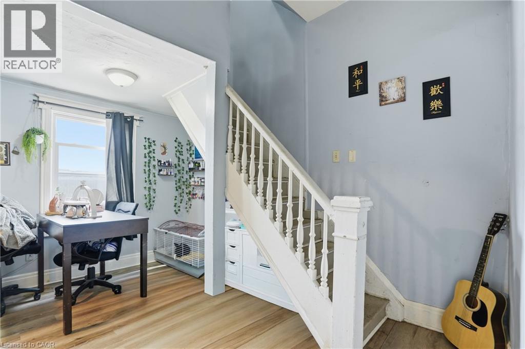 239 YORK Street, St. Catharines, Ontario, L2R6G5 — Photo 9