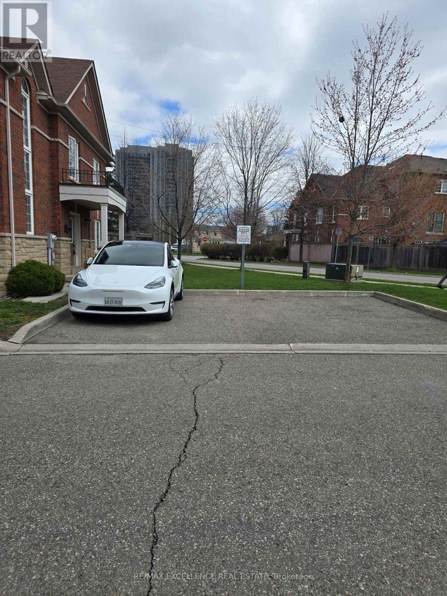 10 SAND WEDGE LANE, Brampton (Downtown Brampton), Ontario, L6X0H1 — Photo 2