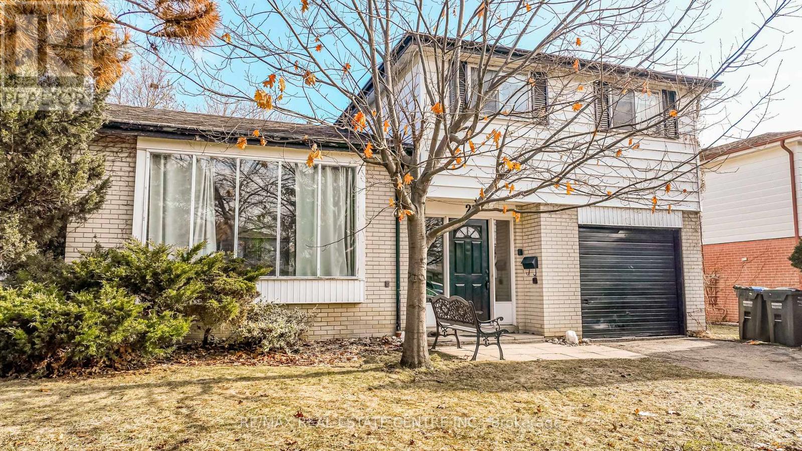 28 CAVENDISH CRESCENT, Brampton (Avondale), Ontario, L6T1Z4 — Photo 2