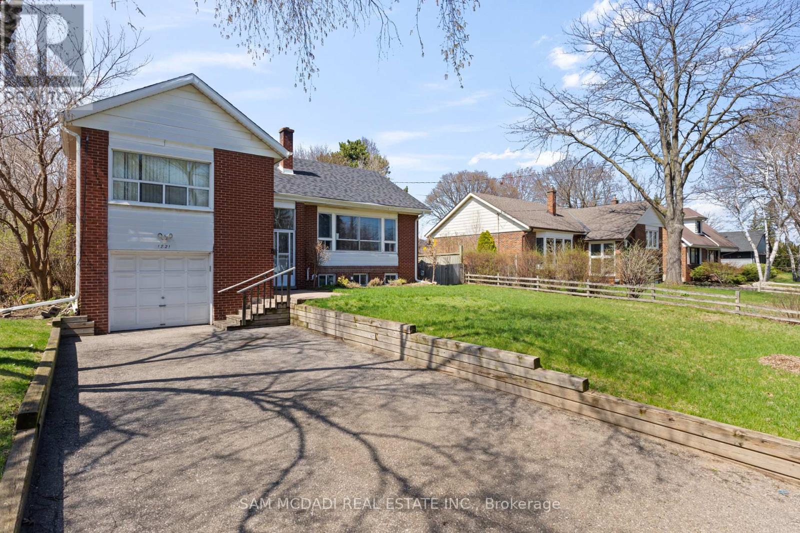 1821 CHRISTOPHER ROAD, Mississauga (Clarkson), Ontario, L5J2K7 — Photo 2