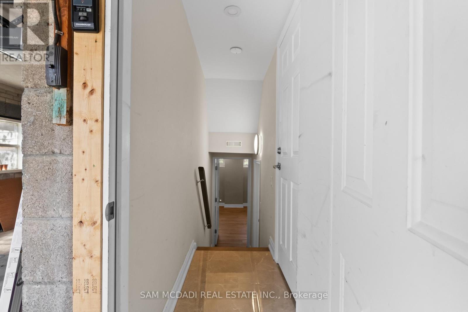 1821 CHRISTOPHER ROAD, Mississauga (Clarkson), Ontario, L5J2K7 — Photo 3