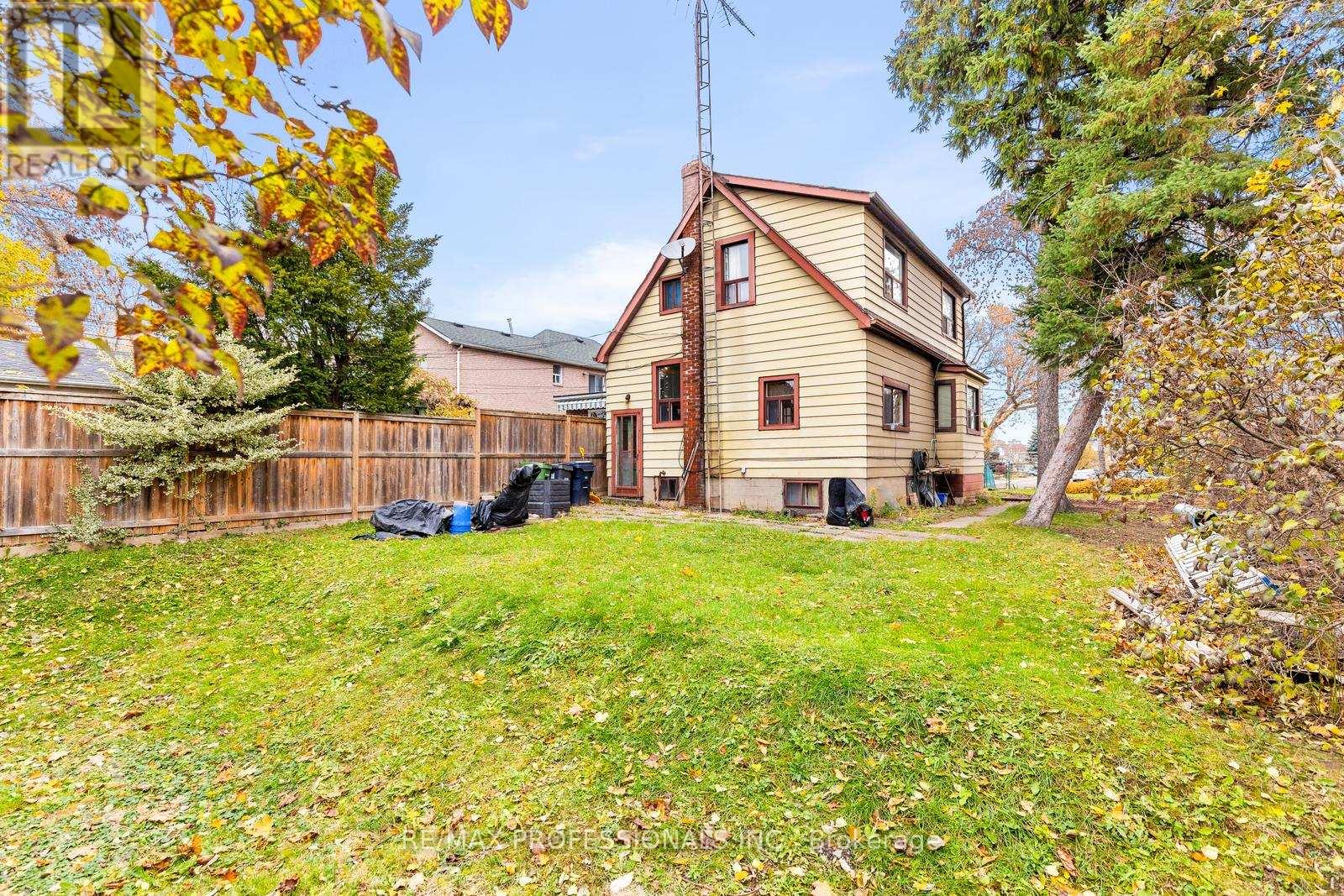 16 CLIFF STREET, Toronto (Rockcliffe-Smythe), Ontario, M6N4L6 — Photo 10