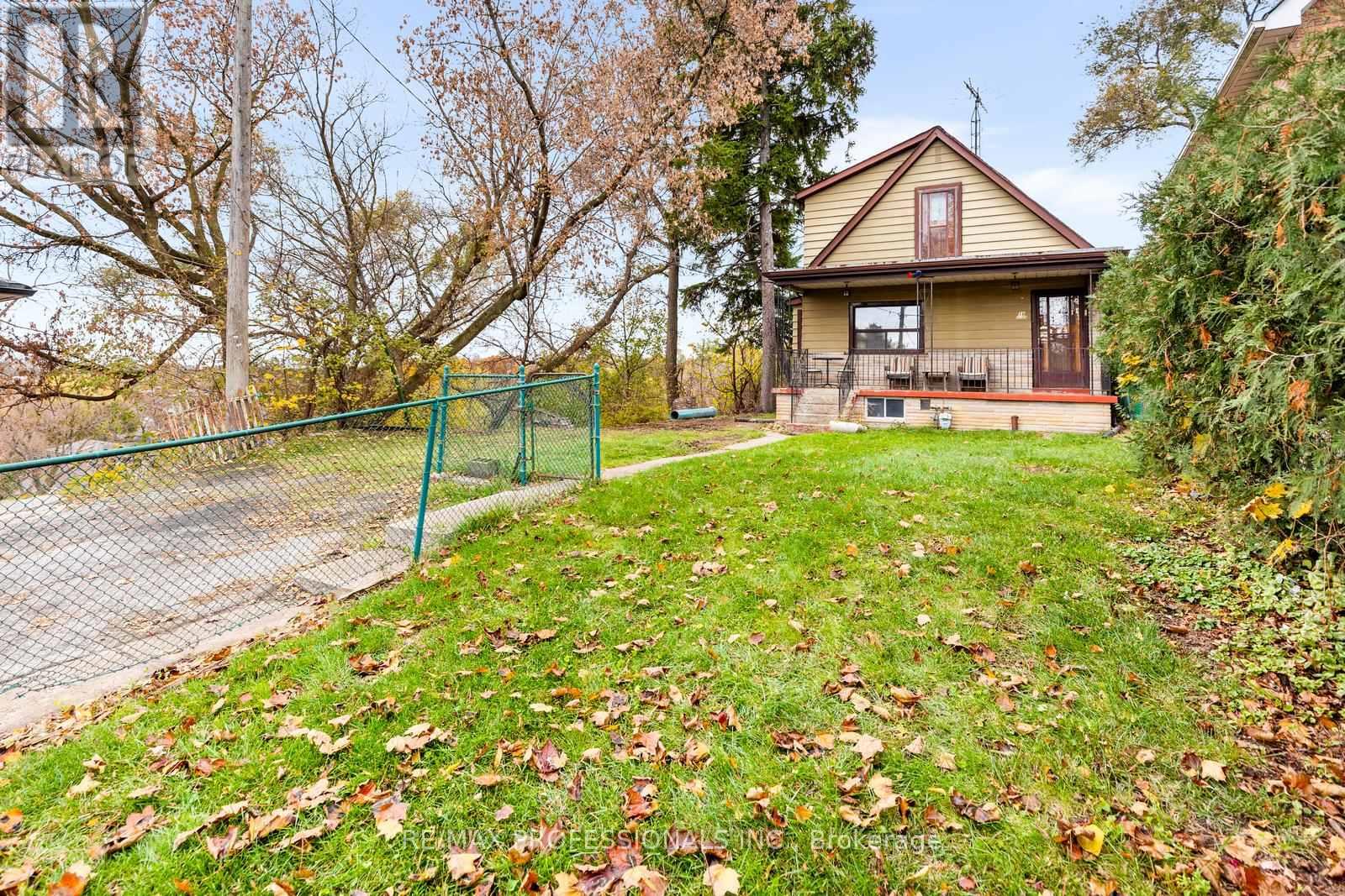 16 CLIFF STREET, Toronto (Rockcliffe-Smythe), Ontario, M6N4L6 — Photo 11