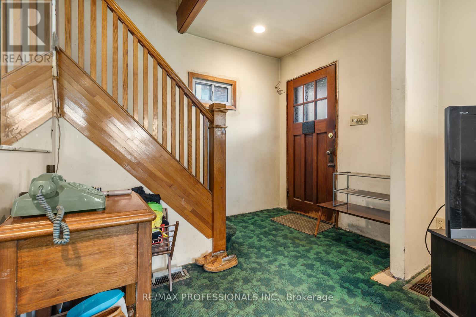 16 CLIFF STREET, Toronto (Rockcliffe-Smythe), Ontario, M6N4L6 — Photo 3