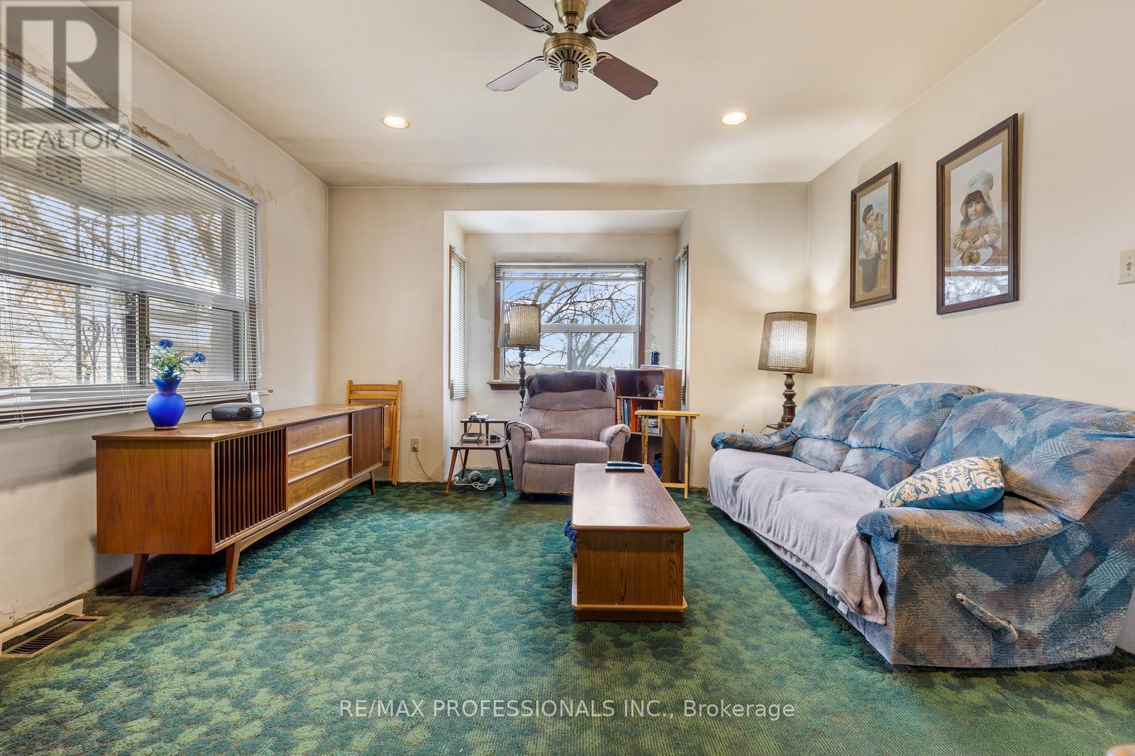 16 CLIFF STREET, Toronto (Rockcliffe-Smythe), Ontario, M6N4L6 — Photo 4