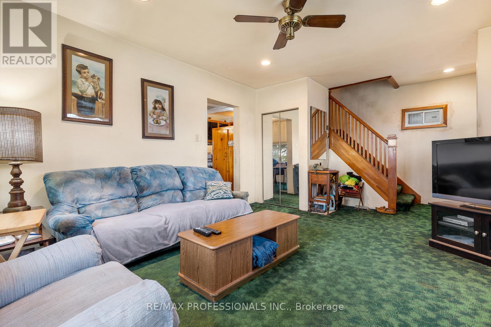 16 CLIFF STREET, Toronto (Rockcliffe-Smythe), Ontario, M6N4L6 — Photo 5