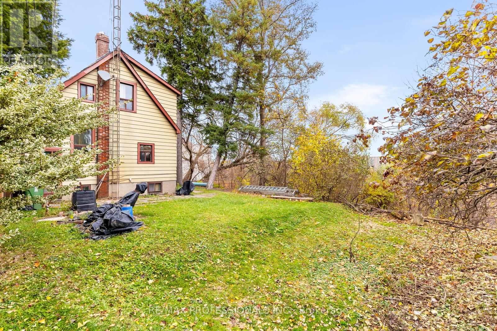 16 CLIFF STREET, Toronto (Rockcliffe-Smythe), Ontario, M6N4L6 — Photo 9