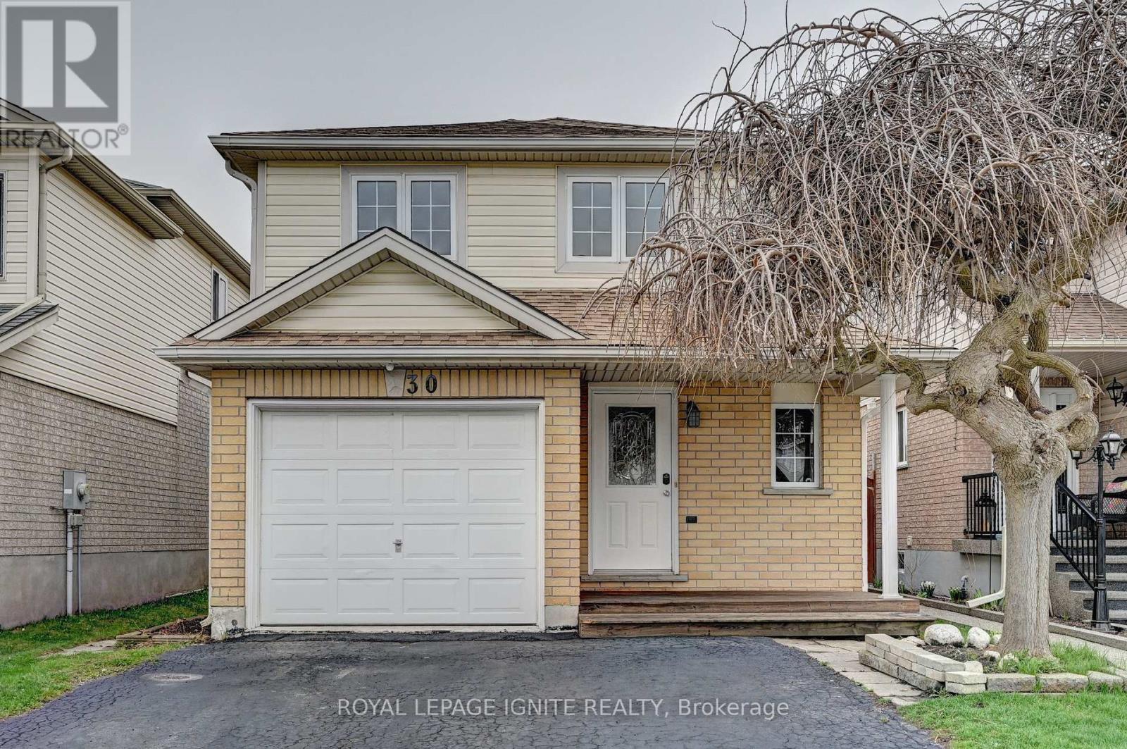 30 BRIDLEWREATH STREET, Kitchener, Ontario, N2E3V5 — Photo 2