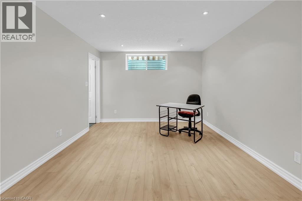 22 DAHLIA Street, Kitchener, Ontario, N2E4A9 — Photo 31