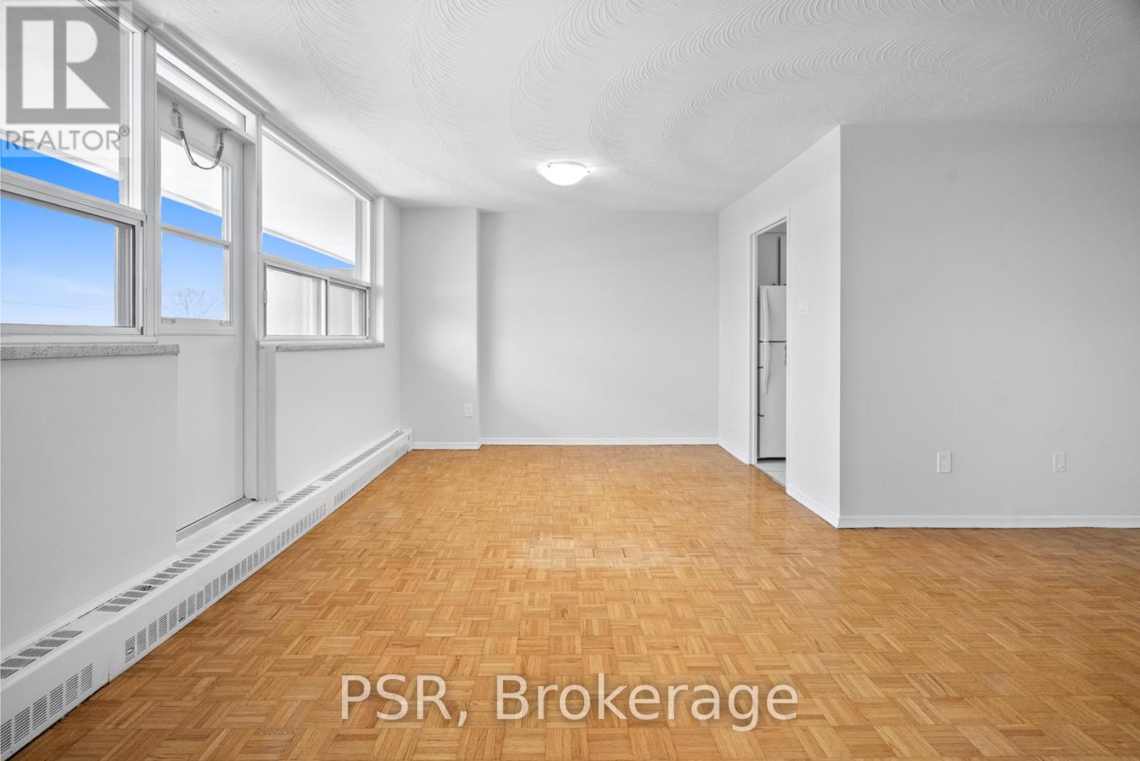 204 - 105 ROWENA DRIVE, Toronto (Parkwoods-Donalda), Ontario, M3A1R2 — Photo 2