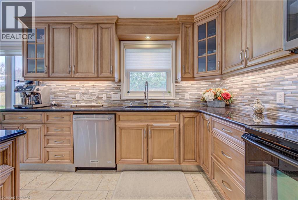 298 FERNDALE Place, Waterloo, Ontario, N2J3X9 — Photo 10