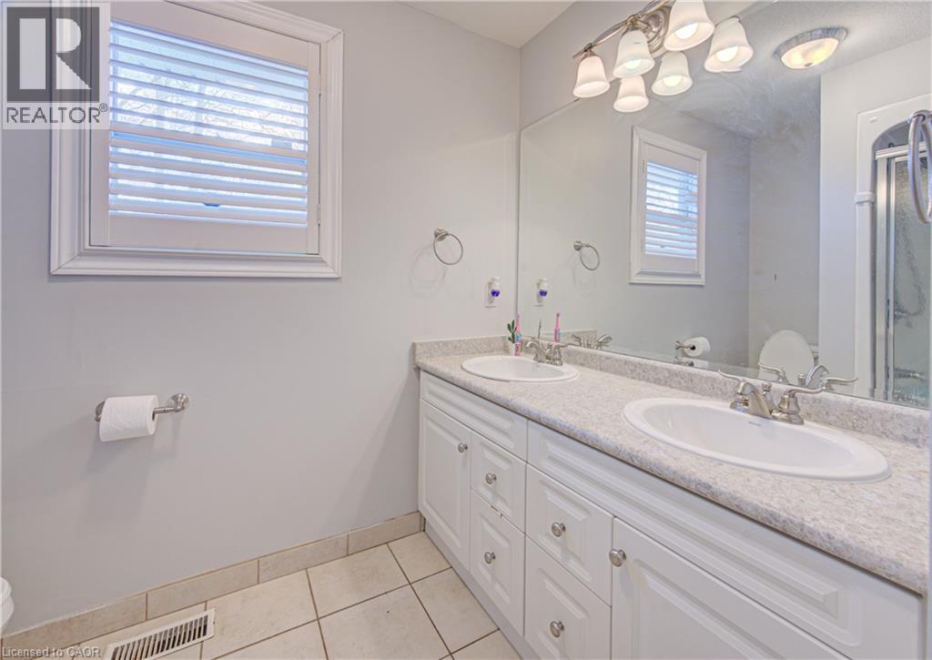 298 FERNDALE Place, Waterloo, Ontario, N2J3X9 — Photo 26