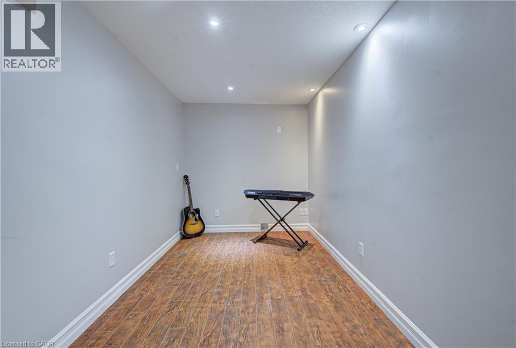 298 FERNDALE Place, Waterloo, Ontario, N2J3X9 — Photo 35