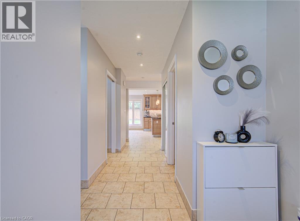 298 FERNDALE Place, Waterloo, Ontario, N2J3X9 — Photo 4