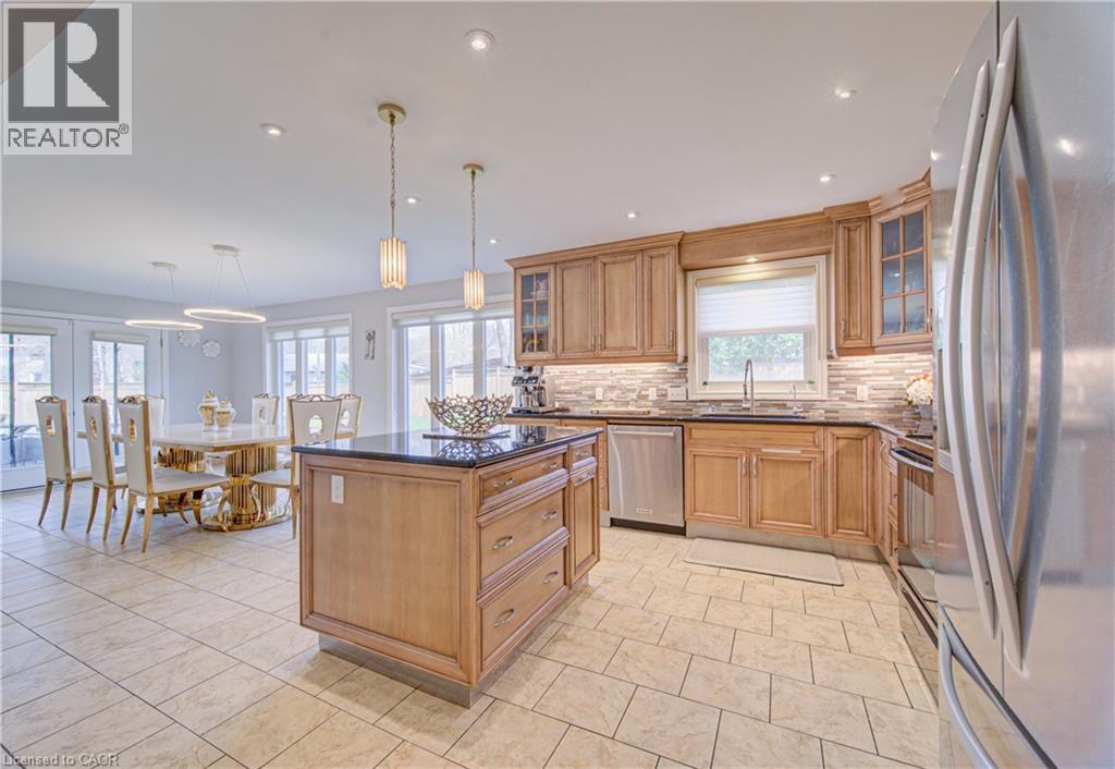 298 FERNDALE Place, Waterloo, Ontario, N2J3X9 — Photo 9