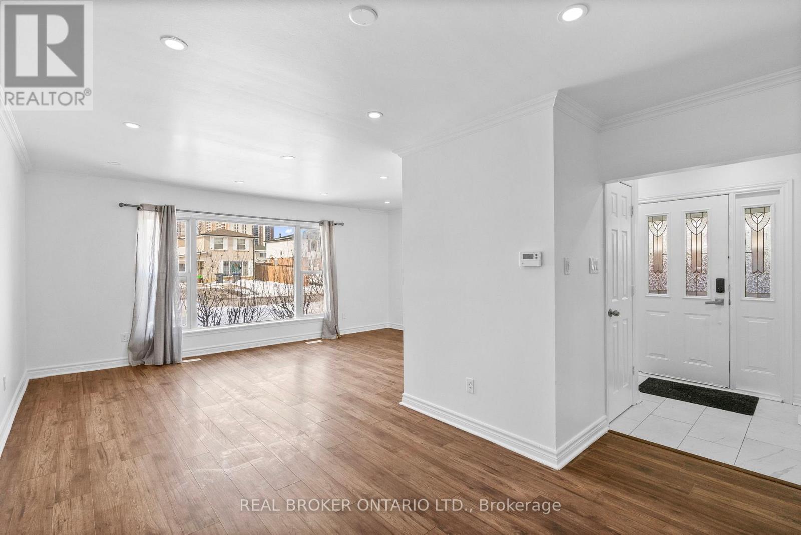 11 CATHCART CRESCENT, Brampton (Avondale), Ontario, L6T2A4 — Photo 3