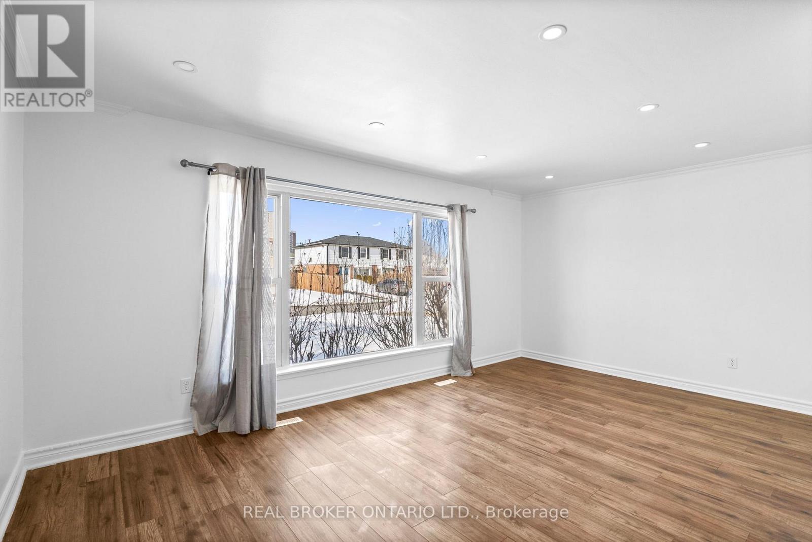 11 CATHCART CRESCENT, Brampton (Avondale), Ontario, L6T2A4 — Photo 4