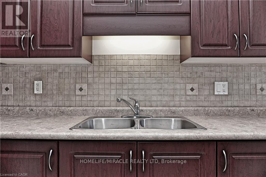 40 MADELEINE STREET, Kitchener, Ontario, N2R1V4 — Photo 2