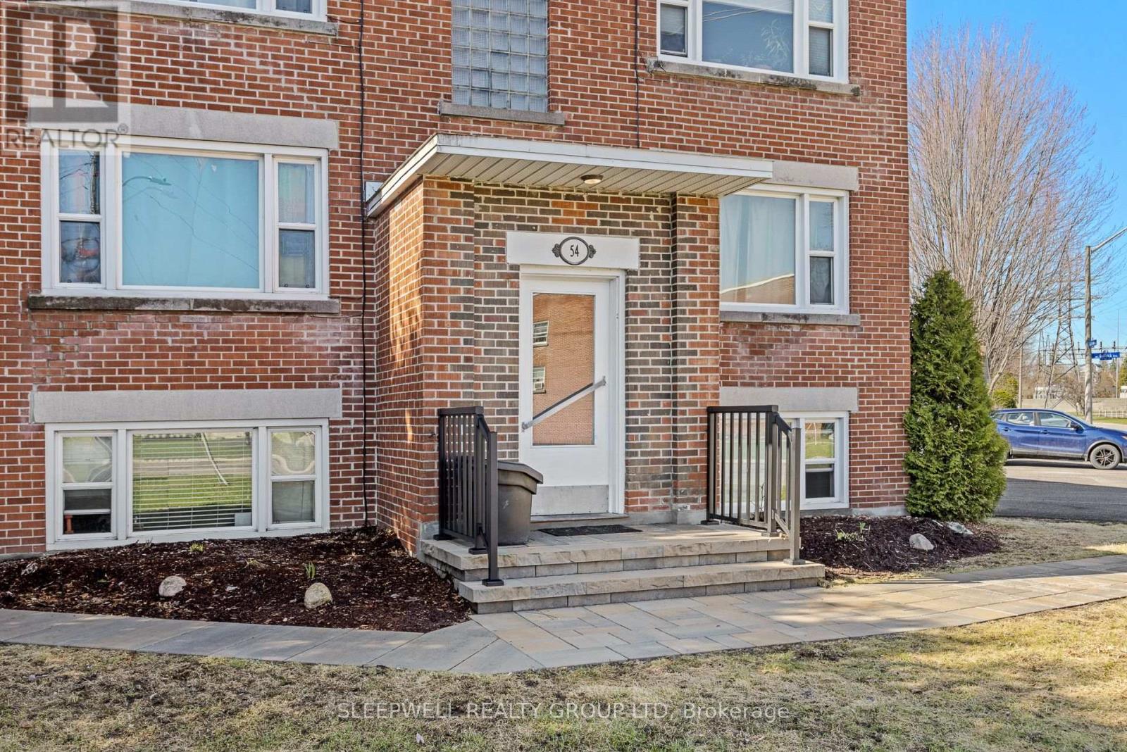 54 CENTENNIAL BOULEVARD, Ottawa, Ontario, K1S0M9 — Photo 2
