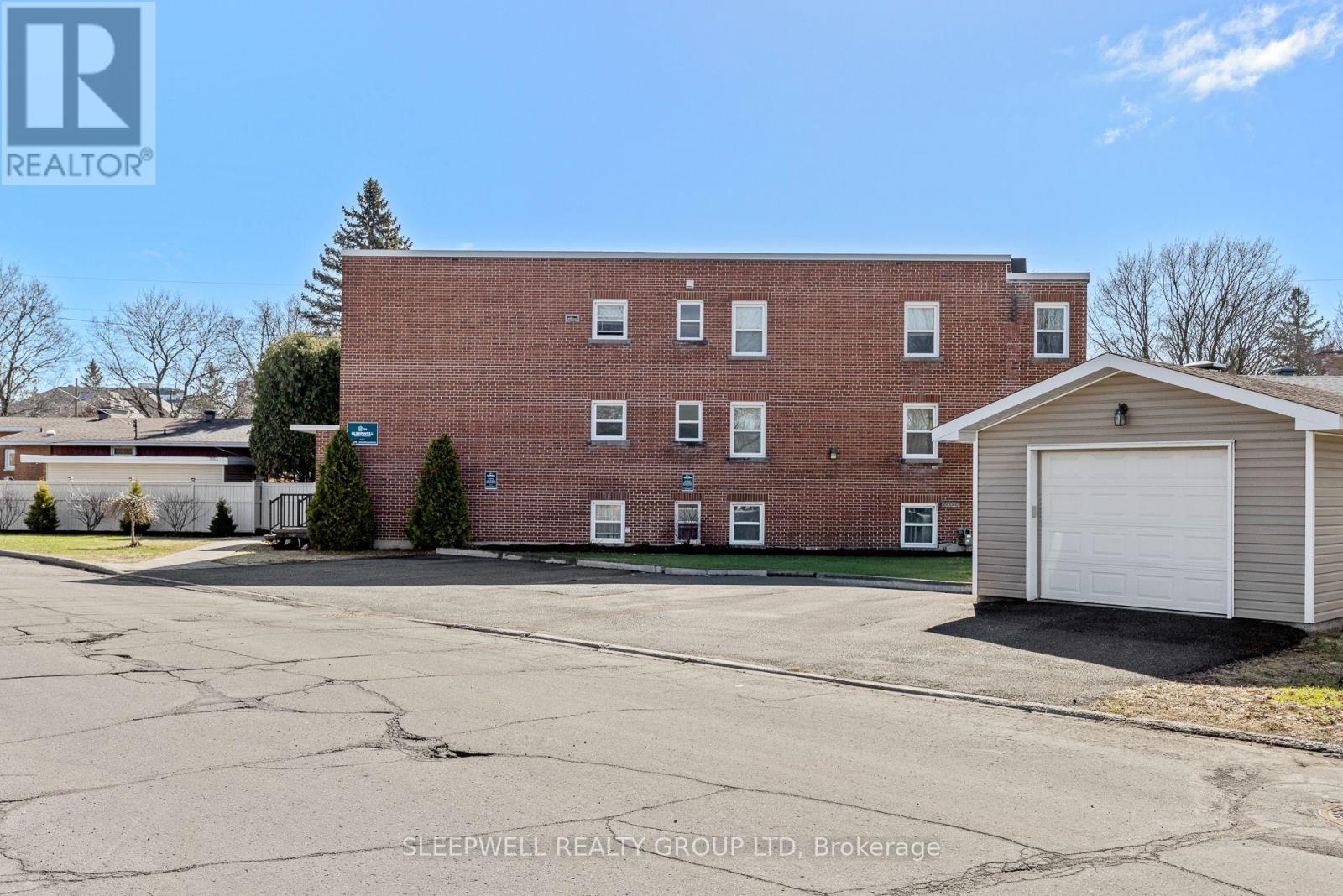 54 CENTENNIAL BOULEVARD, Ottawa, Ontario, K1S0M9 — Photo 3