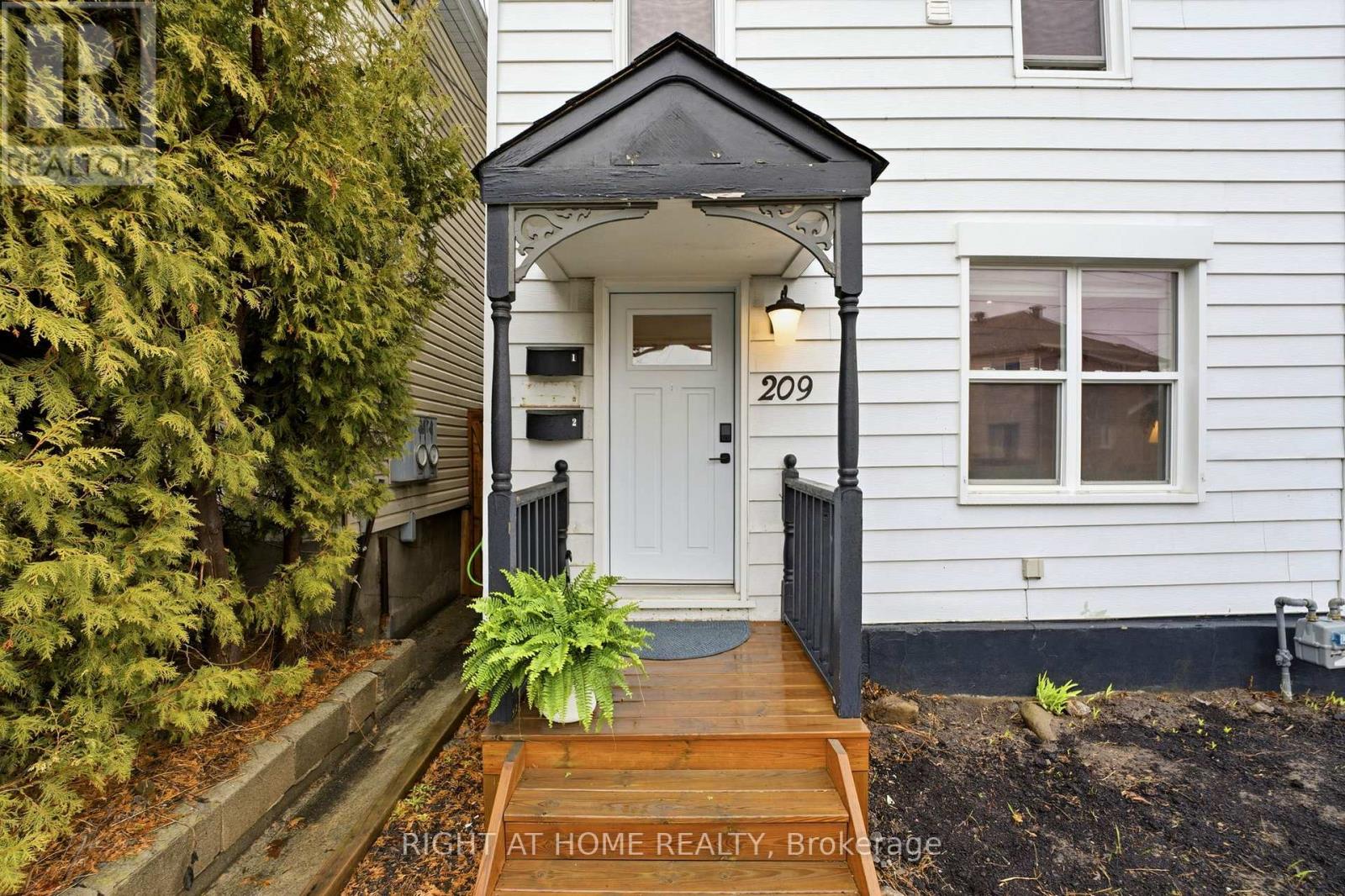 209 MARIER AVENUE, Ottawa, Ontario, K1L5R4 — Photo 2