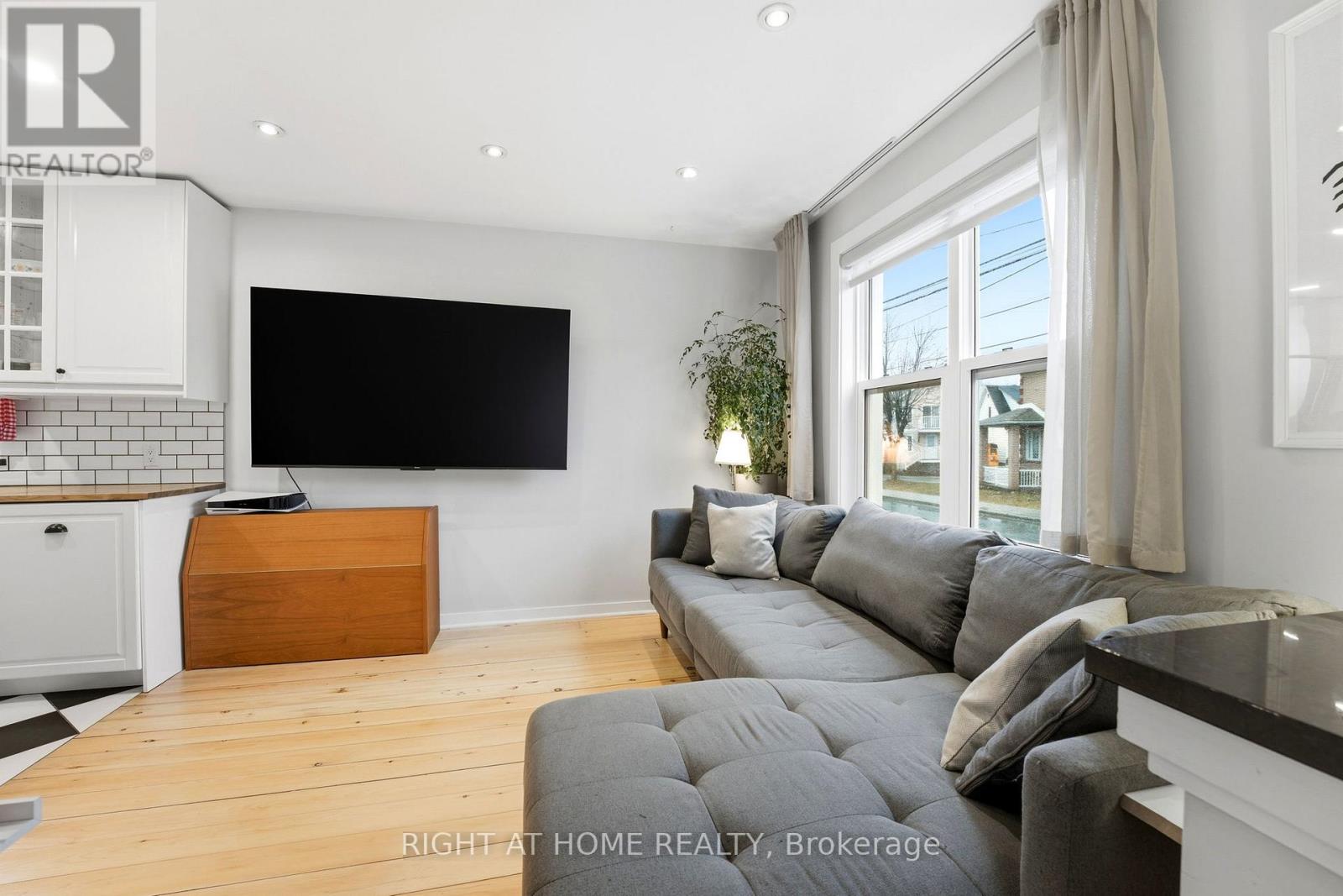 209 MARIER AVENUE, Ottawa, Ontario, K1L5R4 — Photo 4