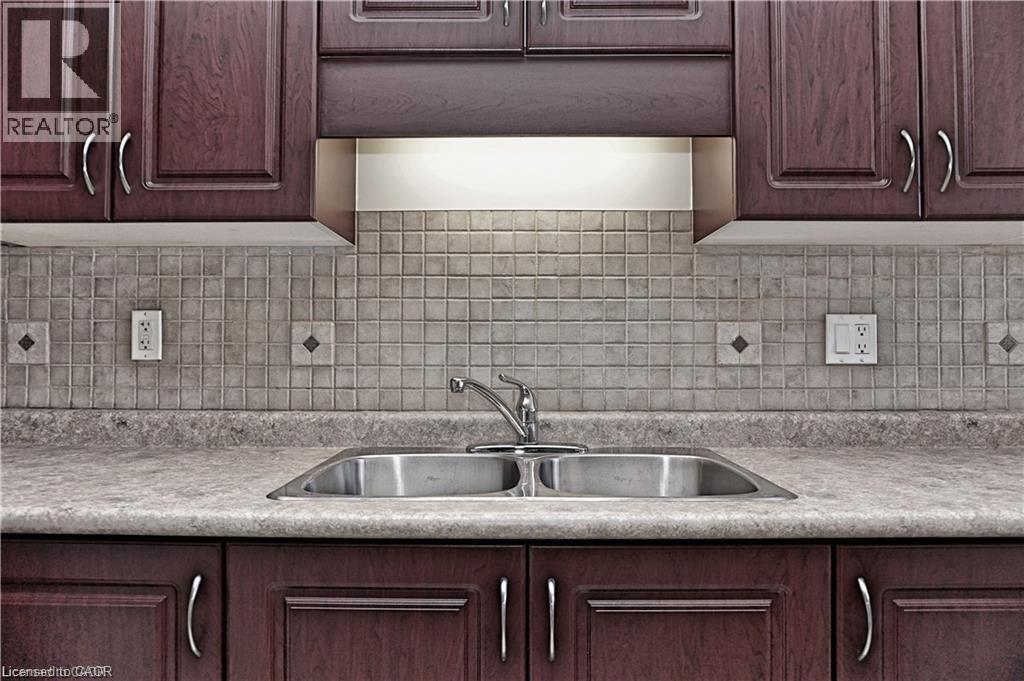 40 MADELEINE Street, Kitchener, Ontario, N2R1V4 — Photo 2