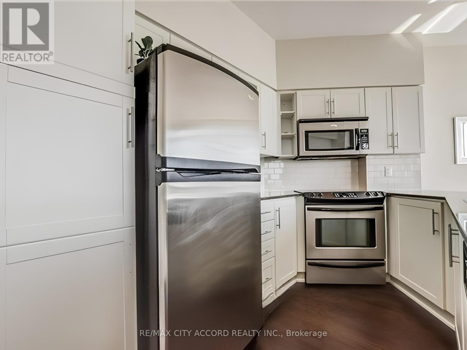 2702 - 15 WINDERMERE AVENUE, Toronto (High Park-Swansea), Ontario, M6S5A2 — Photo 5