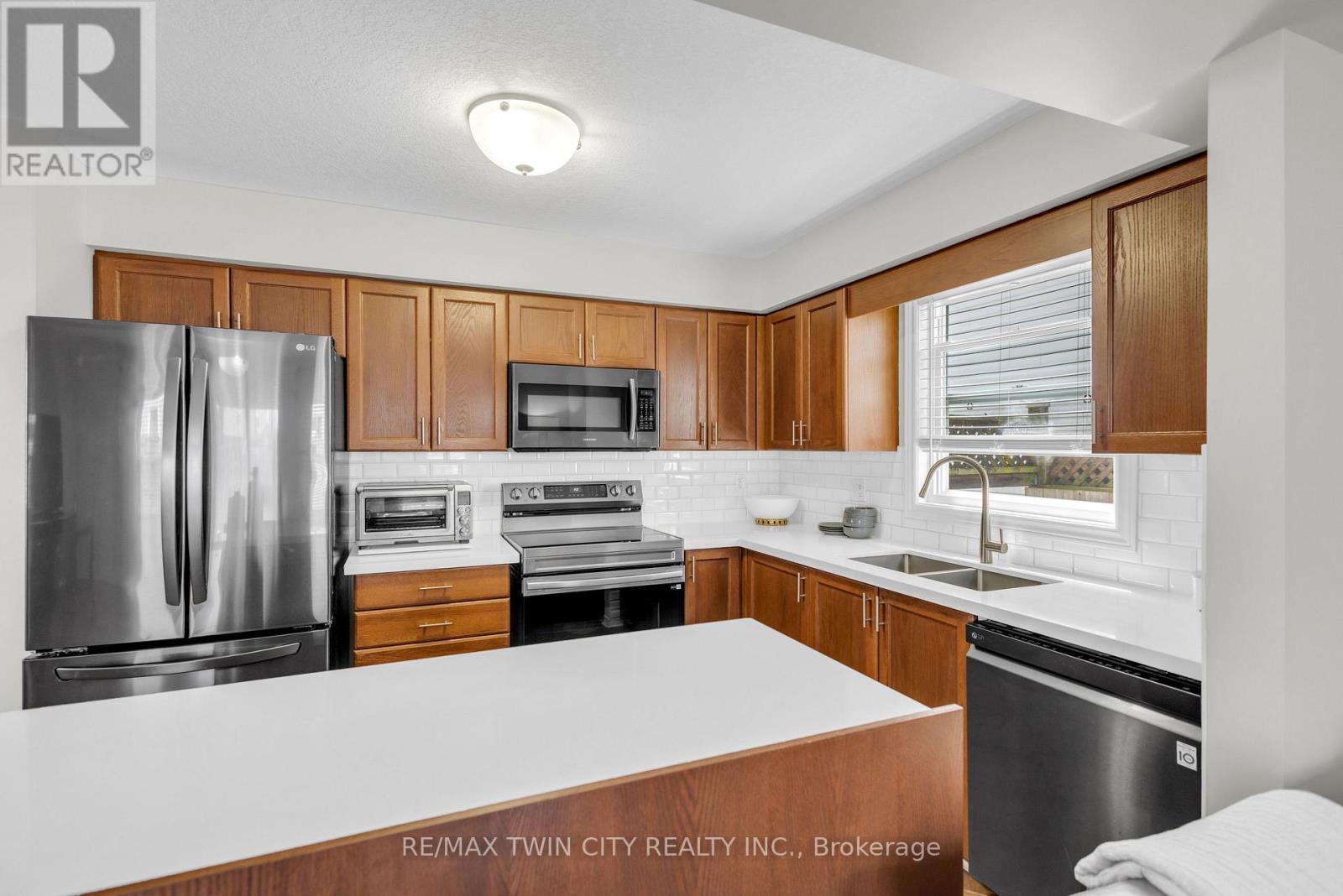 22 DAHLIA STREET, Kitchener, Ontario, N2E4A9 — Photo 12