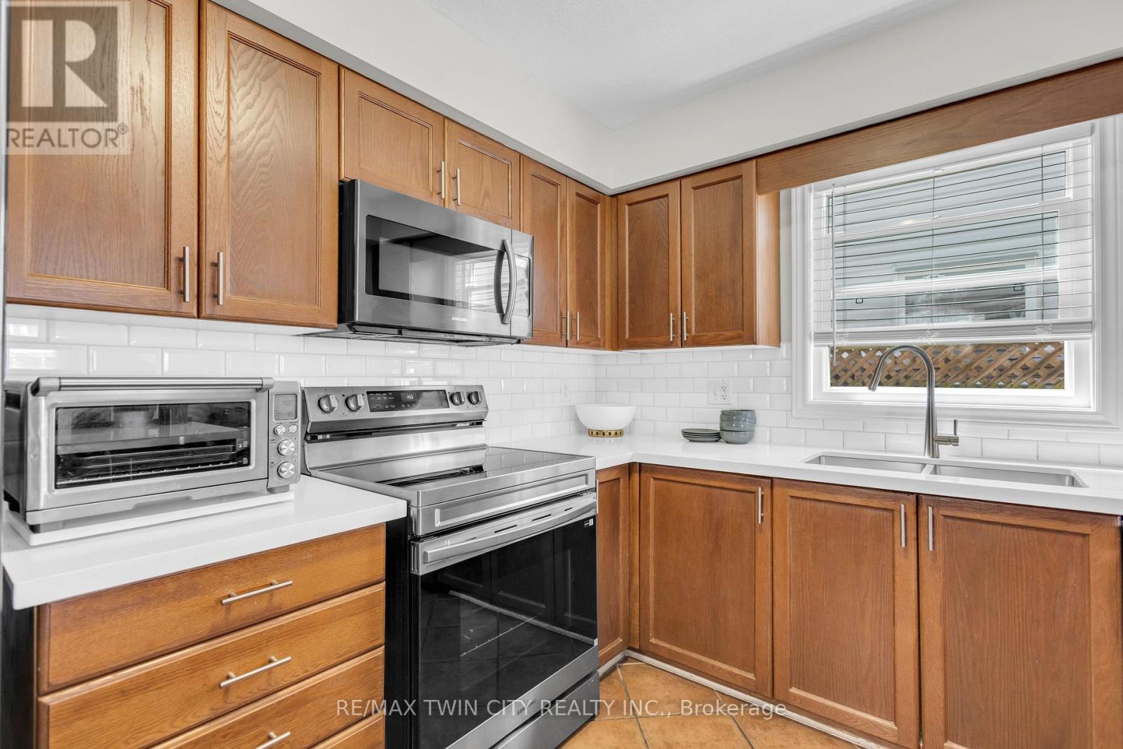 22 DAHLIA STREET, Kitchener, Ontario, N2E4A9 — Photo 13